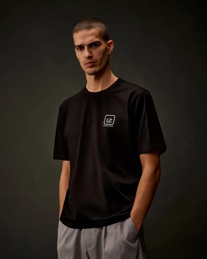 Metropolis Series: Kurzarm-T-Shirt aus merzerisiertem Jersey mit aufgedrucktem Logo