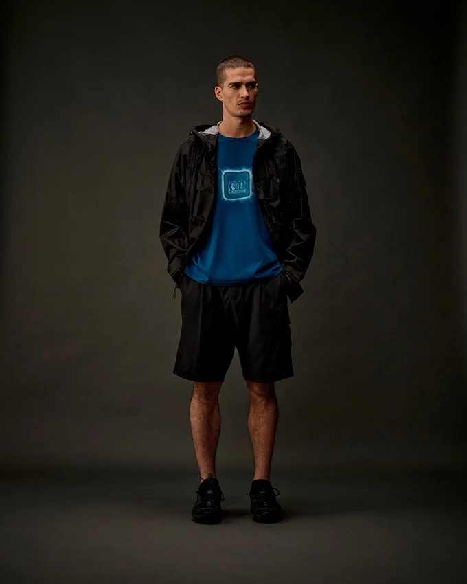 Metropolis Series: Kurzarm-T-Shirt aus merzerisiertem Jersey mit Emblem