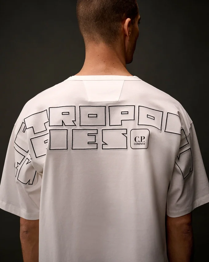Metropolis Series: Kurzarm-T-Shirt aus merzerisiertem Jersey mit Stickerei auf dem Rücken