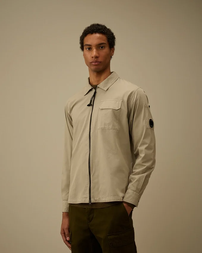 Overshirt aus Bio-Gabardine mit Reißverschluss und Lens-Fach