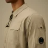 Overshirt aus Bio-Gabardine mit Reißverschluss und Lens-Fach