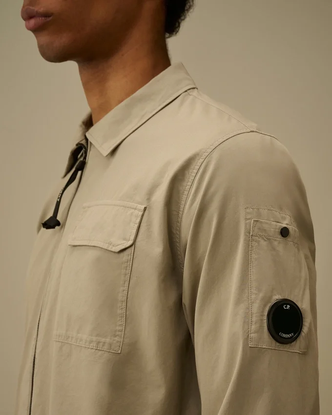 Overshirt aus Bio-Gabardine mit Reißverschluss und Lens-Fach