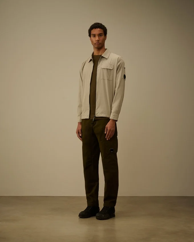 Overshirt aus Bio-Gabardine mit Reißverschluss und Lens-Fach