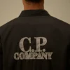 Overshirt mit Reißverschluss und Chrome-R-Grafik