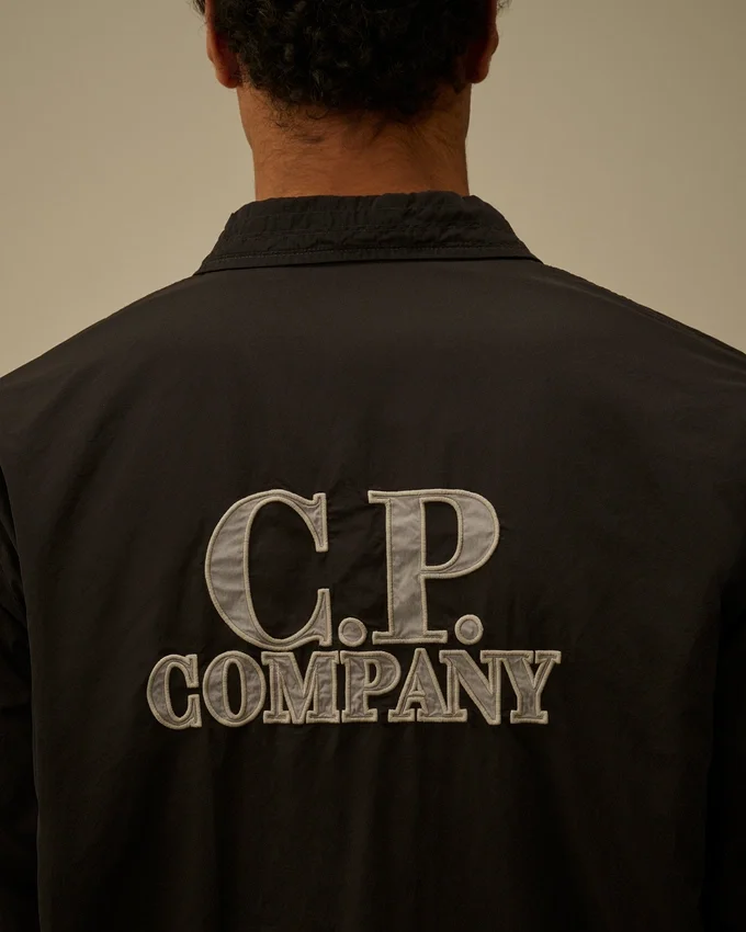 Overshirt mit Reißverschluss und Chrome-R-Grafik