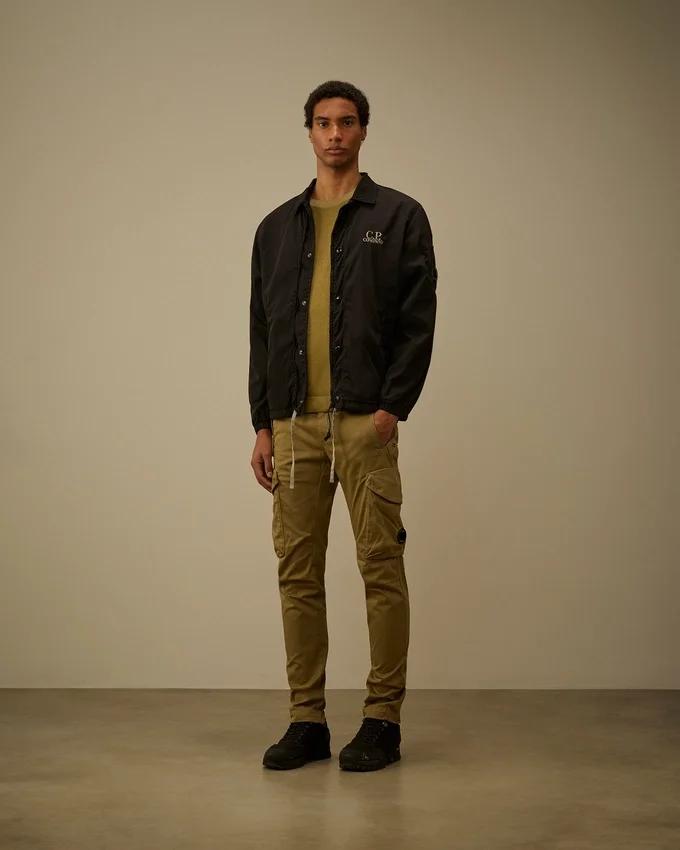 Overshirt mit Reißverschluss und Chrome-R-Grafik