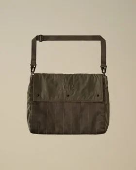 Schultertasche mit Fischgrätenmuster