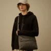 Schultertasche mit Fischgrätenmuster