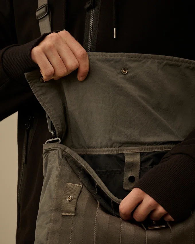 Schultertasche mit Fischgrätenmuster