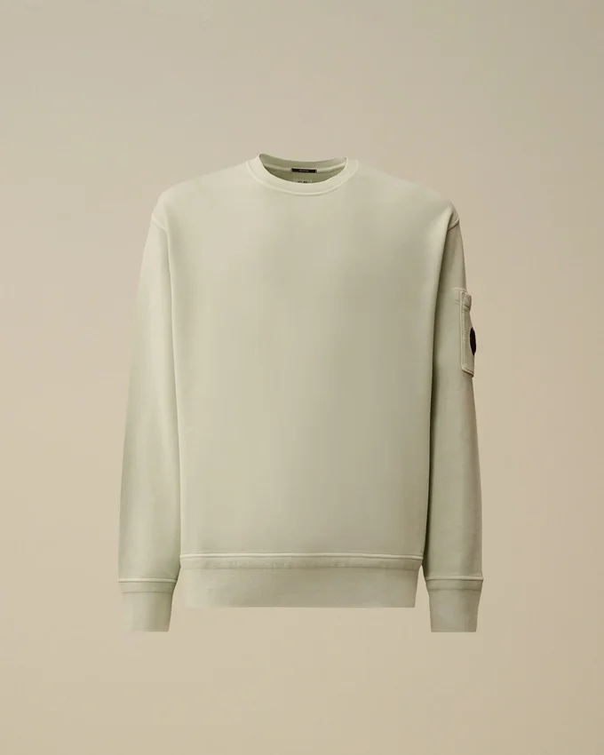 Sweatshirt aus diagonal gewebtem Baumwollfleece mit Resist-Färbung und Rundhalsausschnitt sowie Lens-Detail