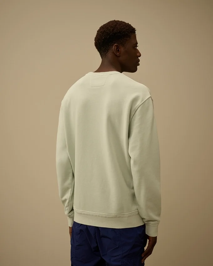 Sweatshirt aus diagonal gewebtem Baumwollfleece mit Resist-Färbung und Rundhalsausschnitt sowie Lens-Detail