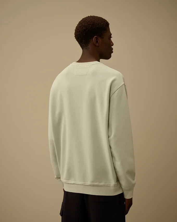 Sweatshirt aus diagonal gewebtem Baumwollfleece mit Resist-Färbung und Rundhalsausschnitt sowie Logo