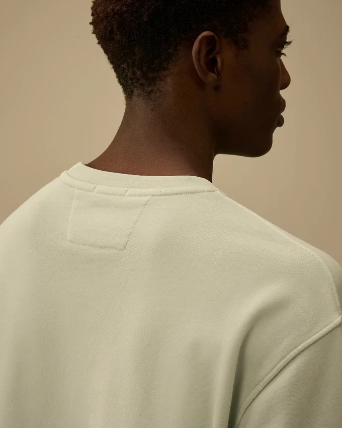 Sweatshirt aus diagonal gewebtem Baumwollfleece mit Resist-Färbung und Rundhalsausschnitt sowie Logo