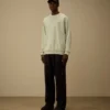 Sweatshirt aus diagonal gewebtem Baumwollfleece mit Resist-Färbung und Rundhalsausschnitt sowie Logo