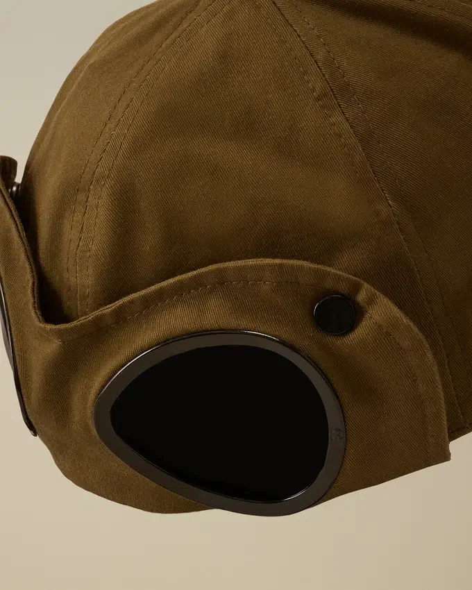 U16 Gabardine-Kappe mit Gläsern