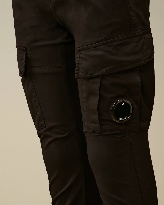 U16 Stretch-Gabardine-Cargo-Hose mit Lens-Detail
