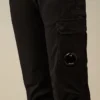 U16 Stretch-Gabardine-Cargo-Sweathose mit Lens-Detail