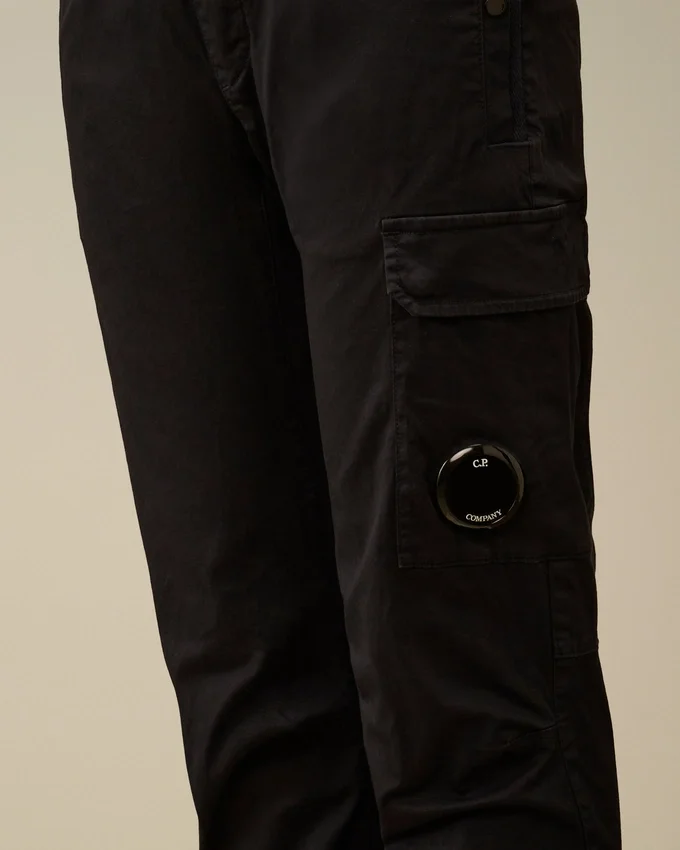 U16 Stretch-Gabardine-Cargo-Sweathose mit Lens-Detail